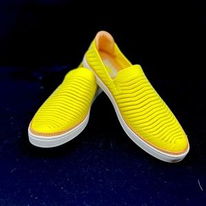 New item ! Ugg shoes women’s Sammy breeze sneakers yellow US size 7